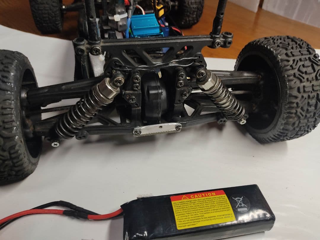 ブラシレス EP 1/8 オフロード アウディ クワトロ？