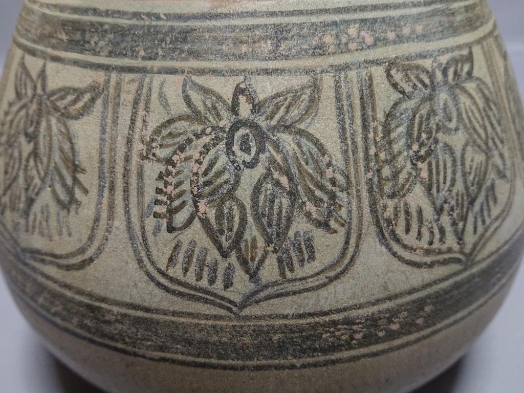 コレクター収集品　タイ　スワンカローク　鉄絵草花紋僧侶托鉢鉢　13～15世紀