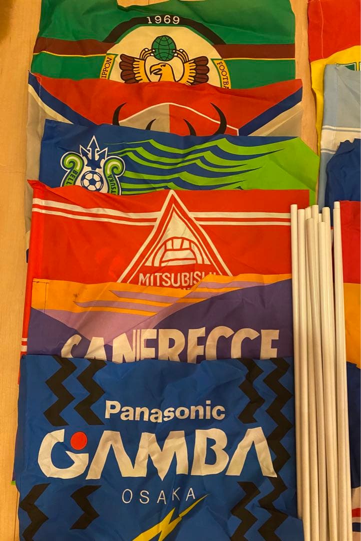 Jリーグ 初期 応援旗 フラッグ 12本 ステッカー マグネット 缶バッチ