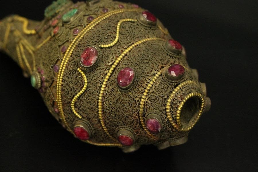 仏教美術 チベット 西蔵 蜜教 鍍金 宝石張 巻貝 法具全長18cm(A274)