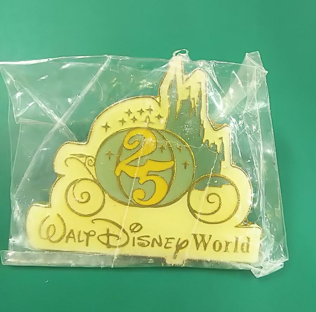 【レア/新品未使用】ディズニー 25周年記念 バッチ