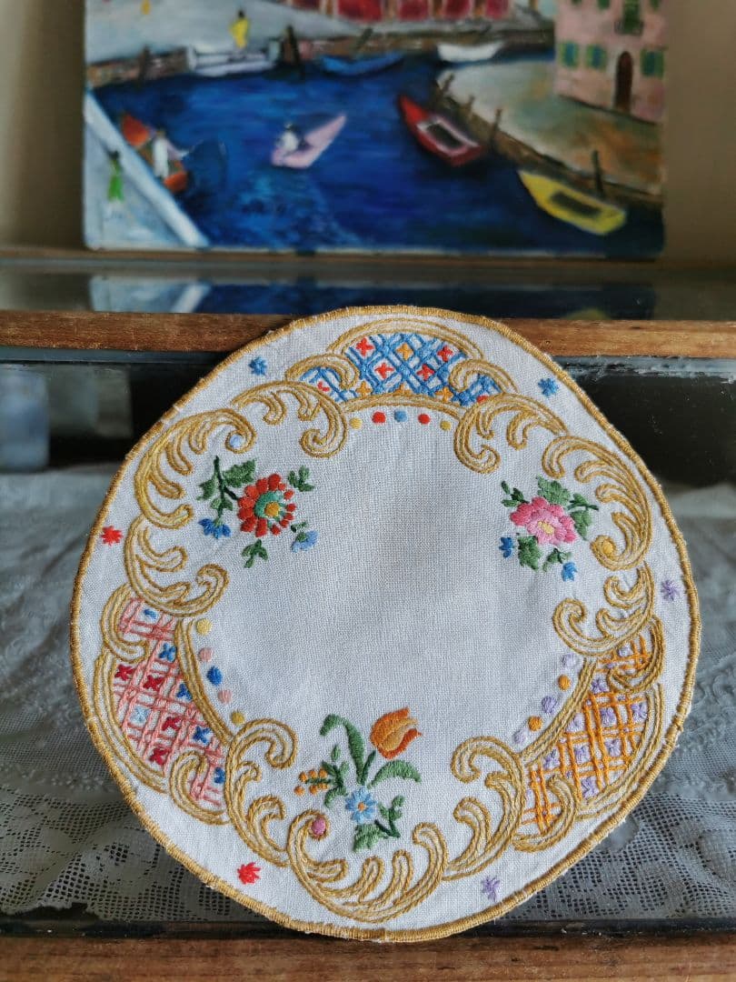 アンティークフランス マルチカラー手刺繍 チューリップ＆ローズ リネンドイリー