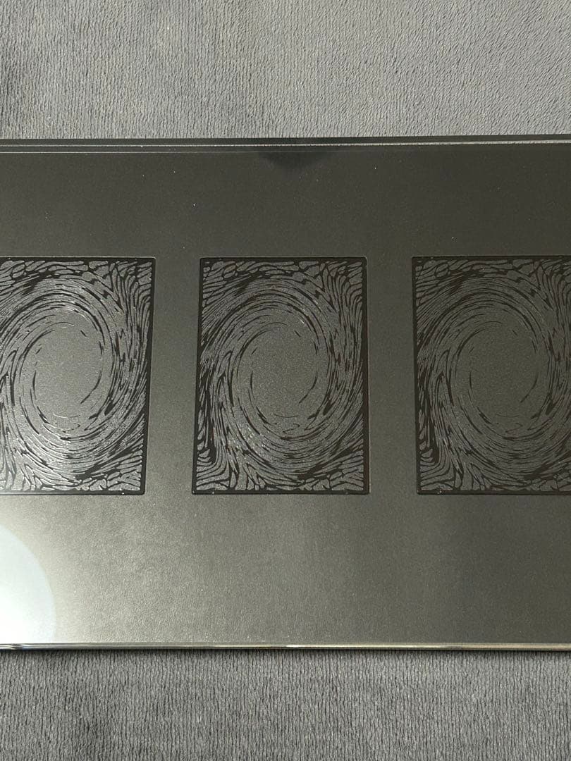 ケース　金属足付き