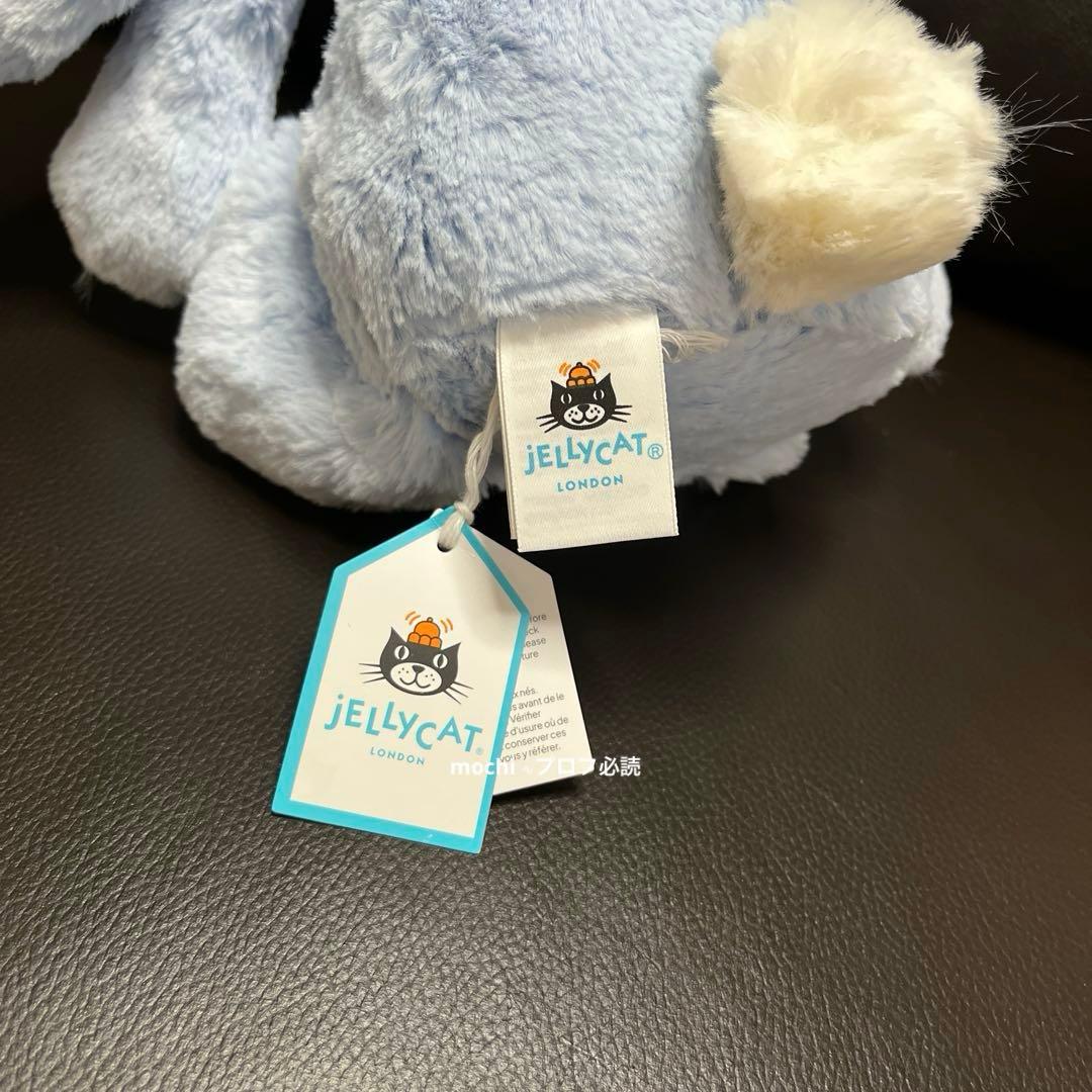 つる927ページ  Bashful Blue Bunny