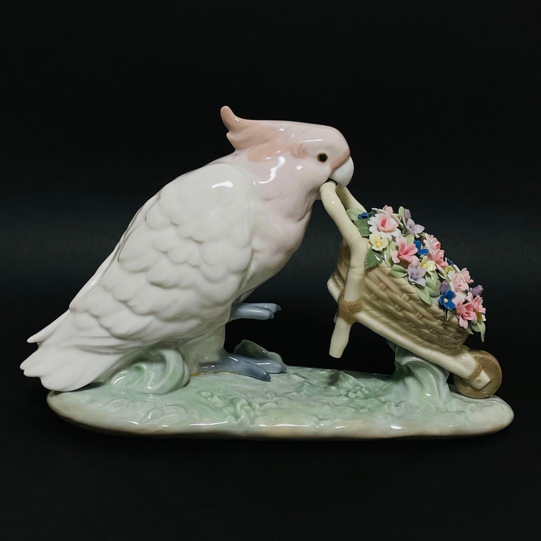 LLADRO リヤドロ ポーリーの花集め フィギュリン 置物 オブジェ 陶器製