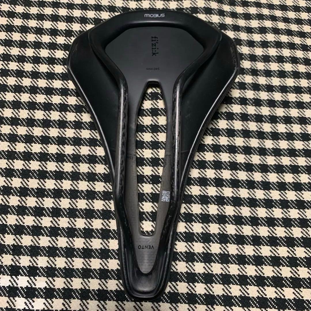 fi'zi:k フィジーク VENTO ARGO 00 サドル 140mm