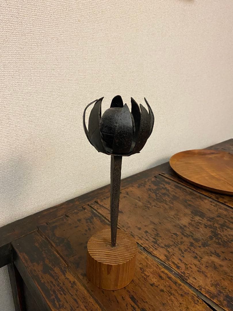 李朝工芸　鉄製オブジェ（蓮花）