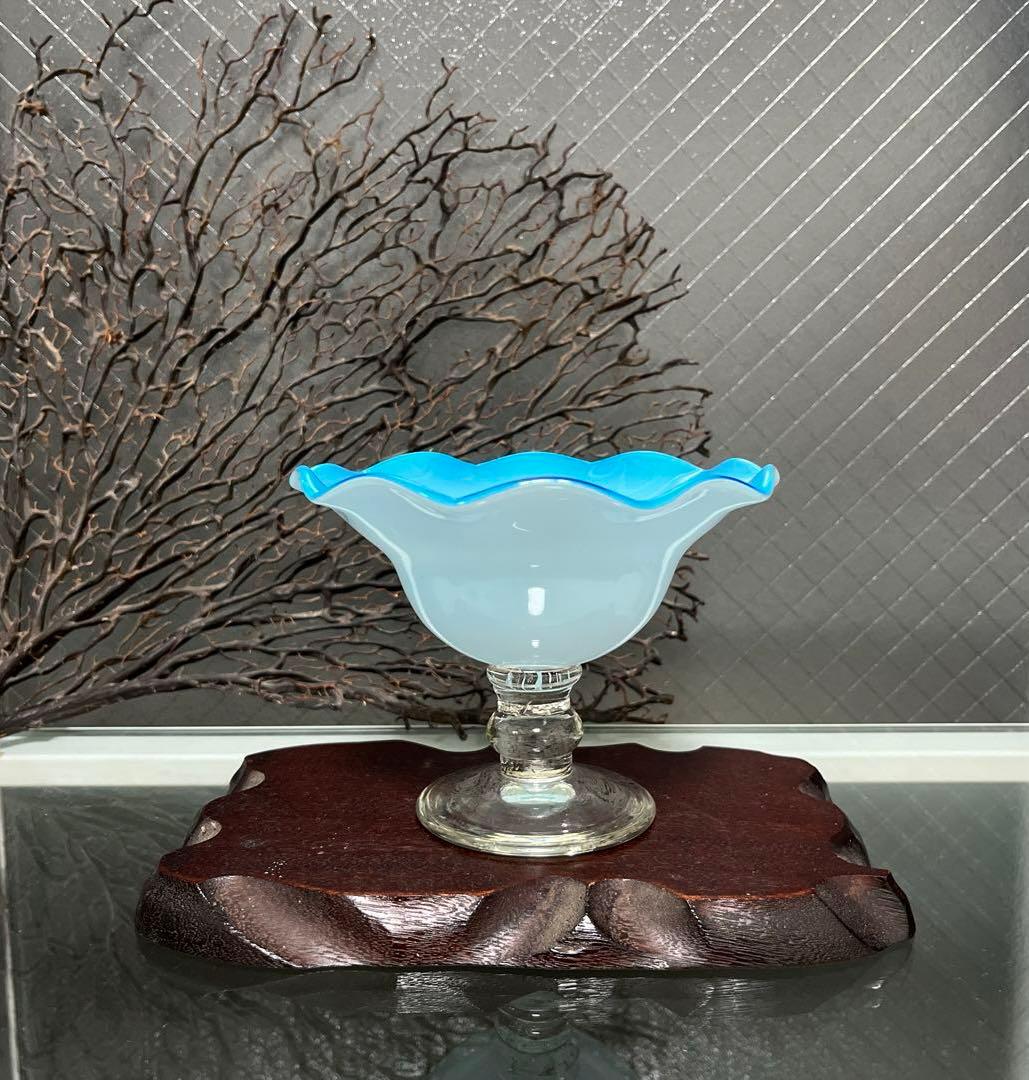 骨董　時代　２色バイカラーフリル 乳白色ガラス　水色　脚付コンポート　菓子器