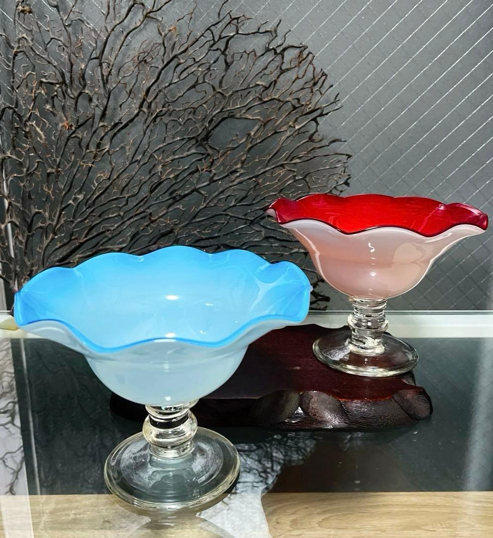 骨董　時代　２色バイカラーフリル 乳白色ガラス　水色　脚付コンポート　菓子器