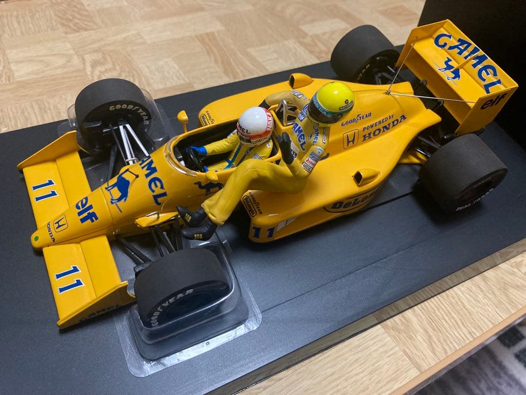 ミニチャンプス(キャメル仕様)‼️ロータスホンダ99T ライドオンセナ1/18