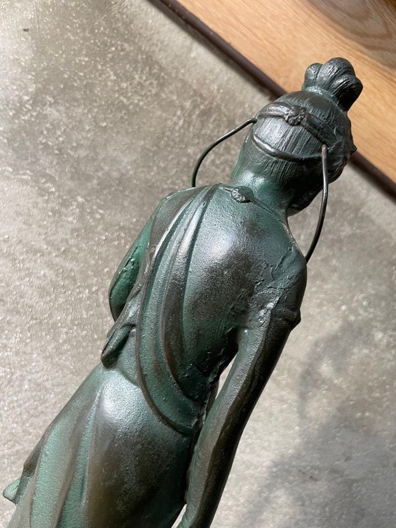 重たい像 金属製　【m313 仏像　観音様　観音菩薩 金属製　金属工芸　観音像】