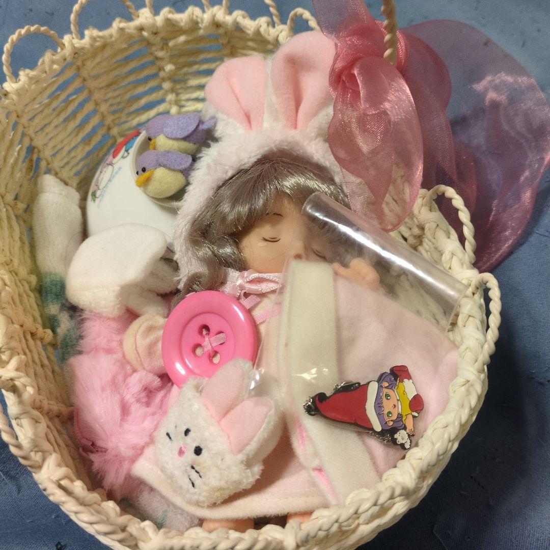 とんがり帽子のメモル 眠り顔のお人形　指しゃぶり人形