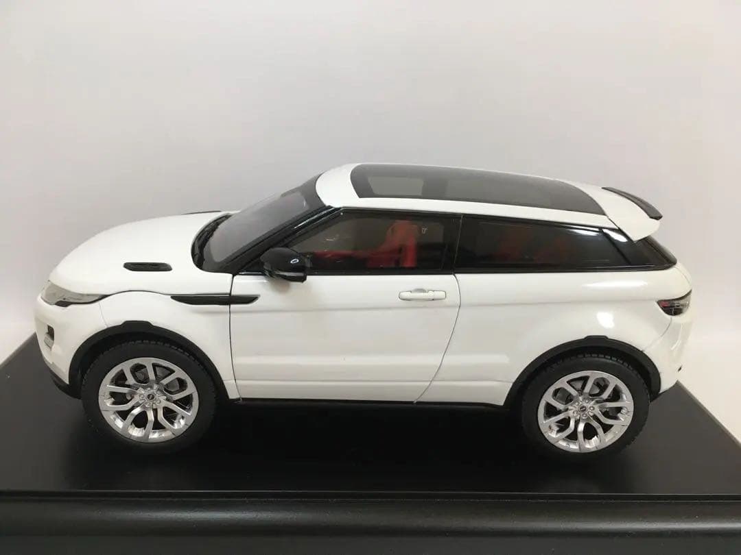 レンジローバー イヴォーク 1/18 ミニカー