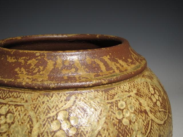 島岡達三 飴釉象嵌唐草文壷 縄文象嵌技法 名工の秀作！o567