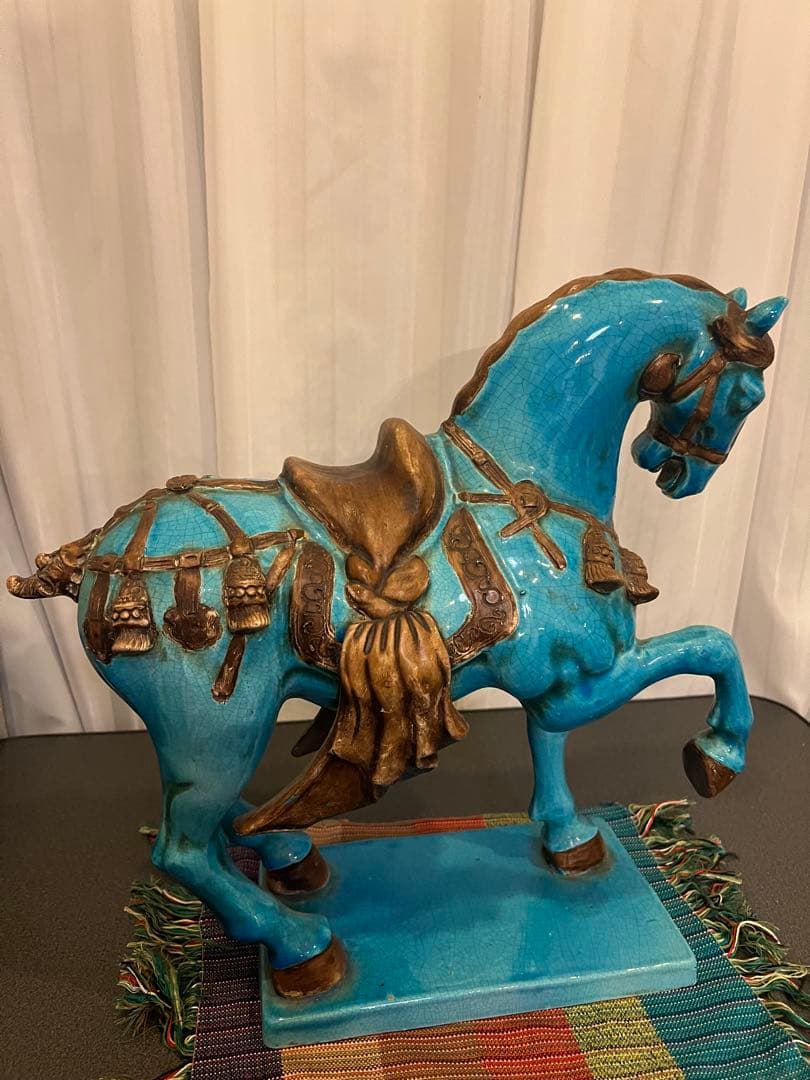 青い陶器の馬の彫刻　イタリア製