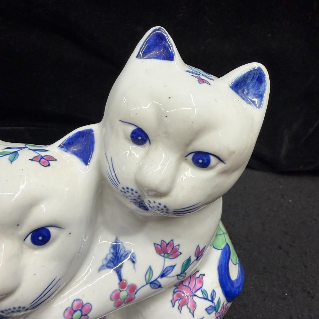 伊万里焼　花柄招き猫猫の置物 縁起物 商売繁盛 開運招福