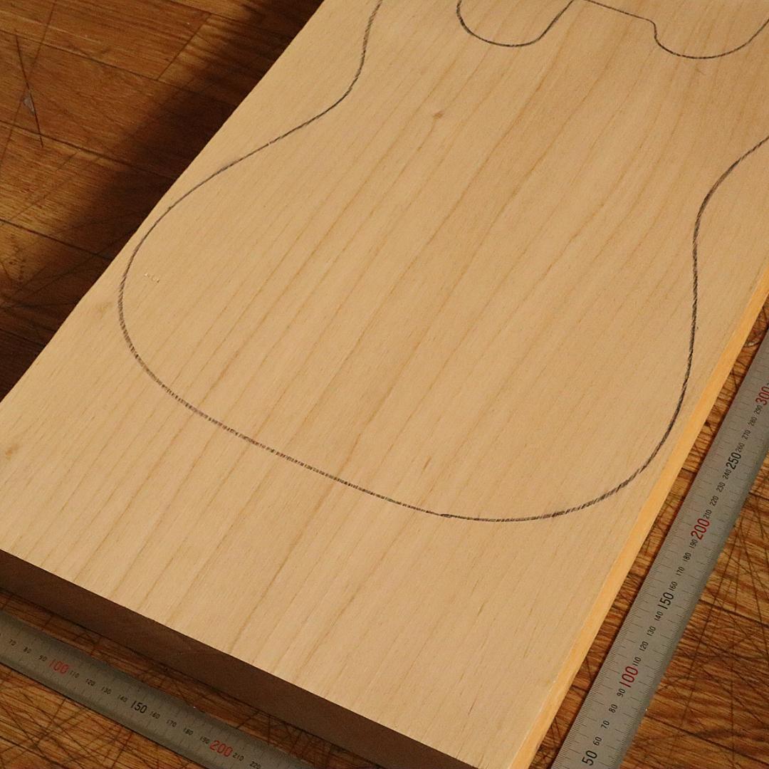 ワンピースアルダーボディ材 585 x 340 x 46.5