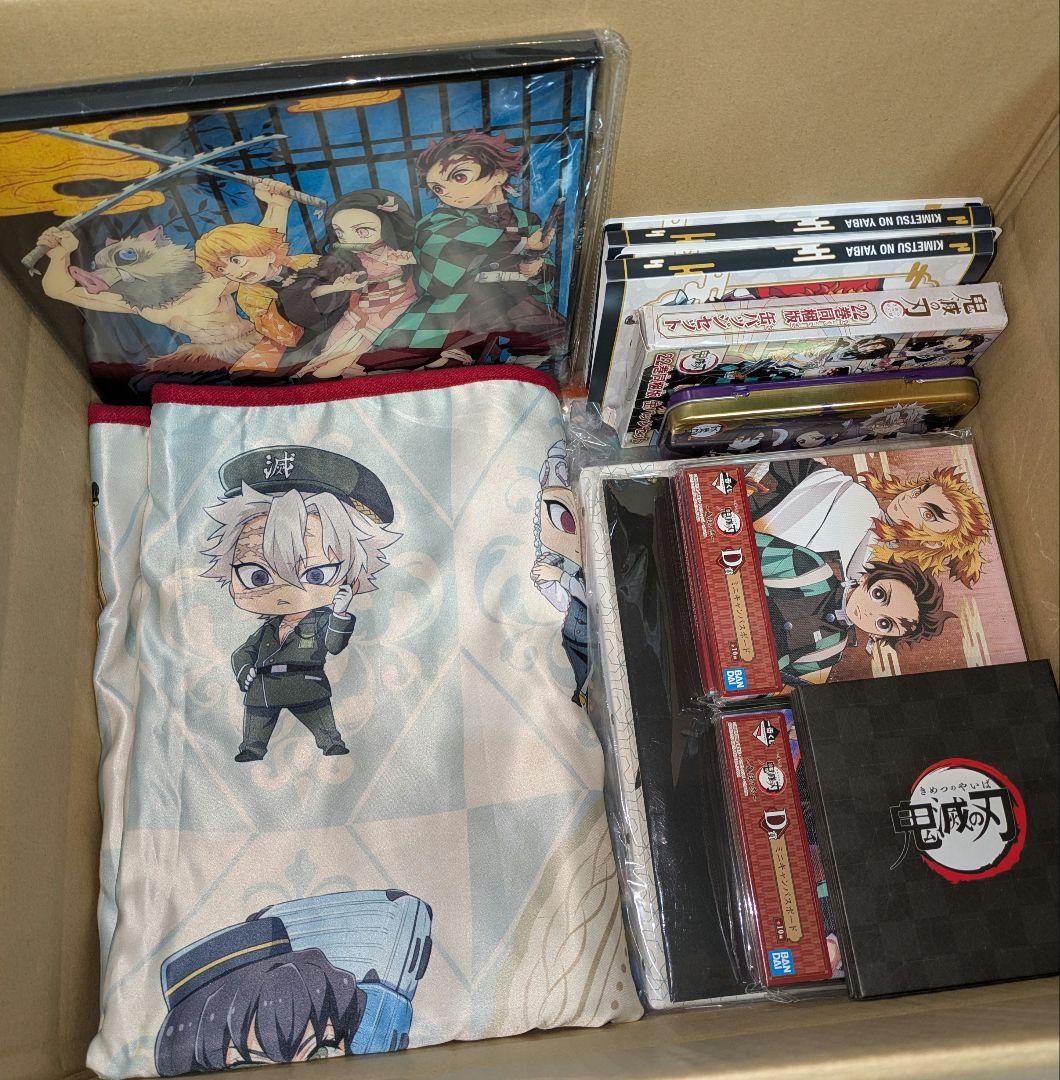 鬼滅の刃　アクスタ　ラバスト　缶バッジ　大量　まとめ売り