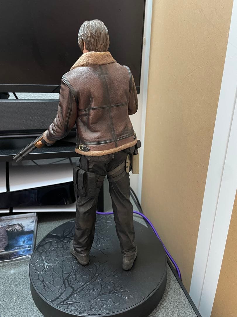 RE:4 コレクターズエディション レオン・S・ケネディ フィギュア