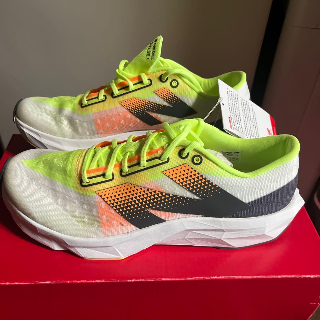 New Balance 薄底レースシューズ ネオンイエロー25.5センチ