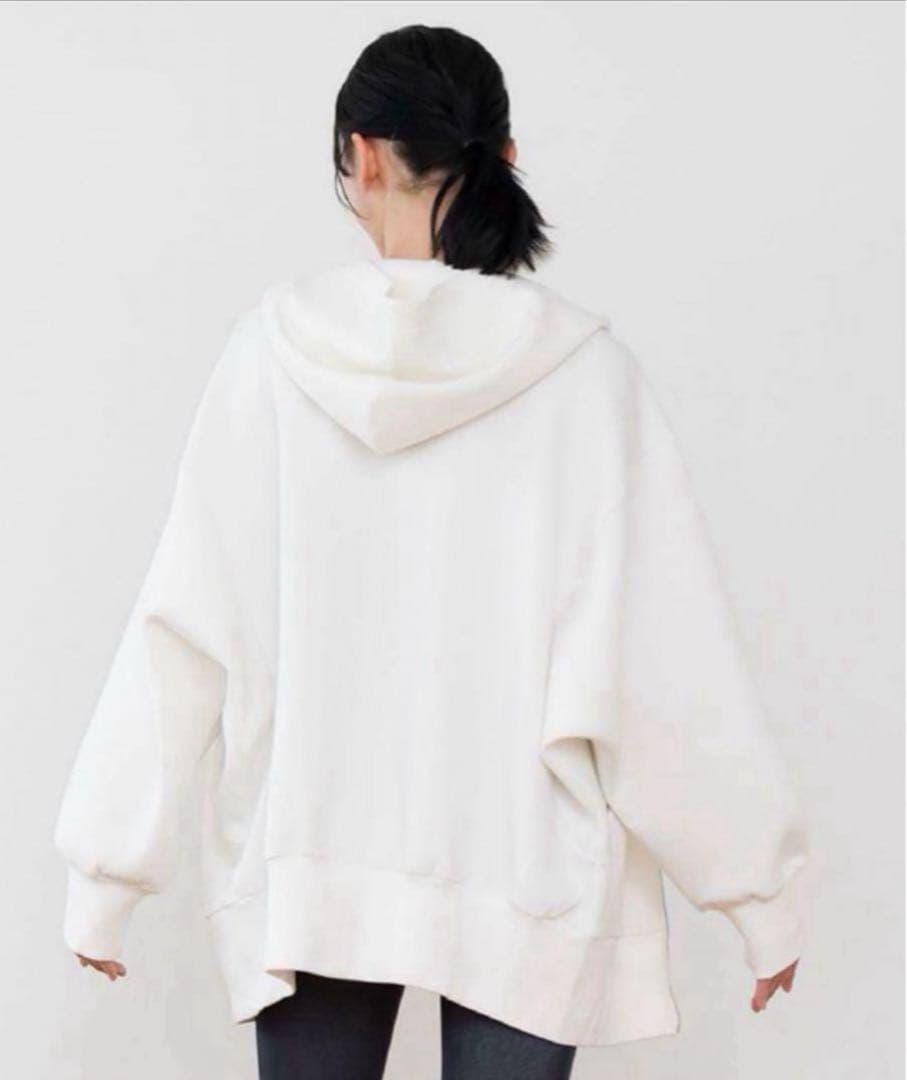 ✨新品・未使用✨ ヨガ　ピラティス　ラバ　スカーラ　パーカー ホワイト