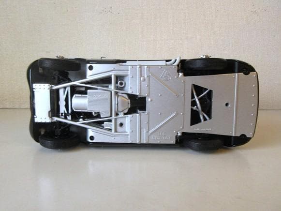 特価 AUTOart (1/18) ジャガー C-type