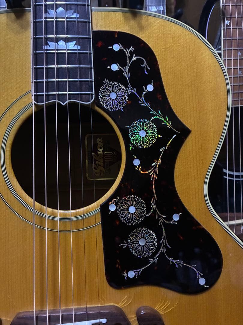 ギブソンJ 200 100周年限定モデル