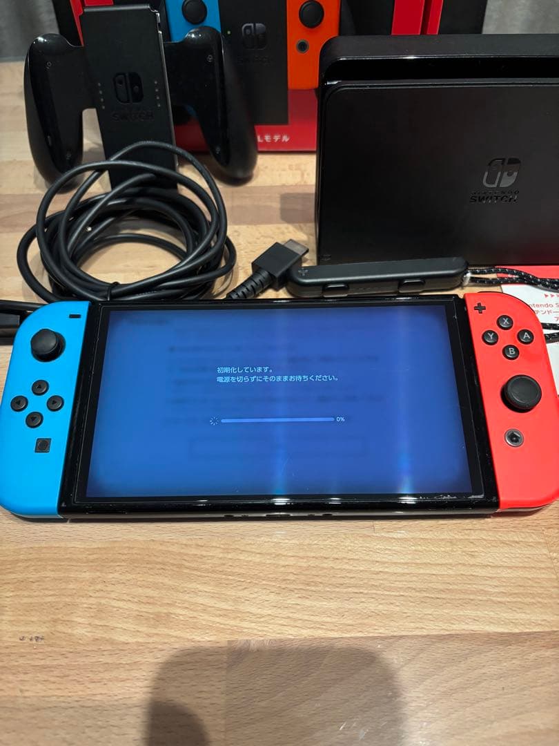 Nintendo Switch 有機EＬセット　純正コントローラー、カセット2本