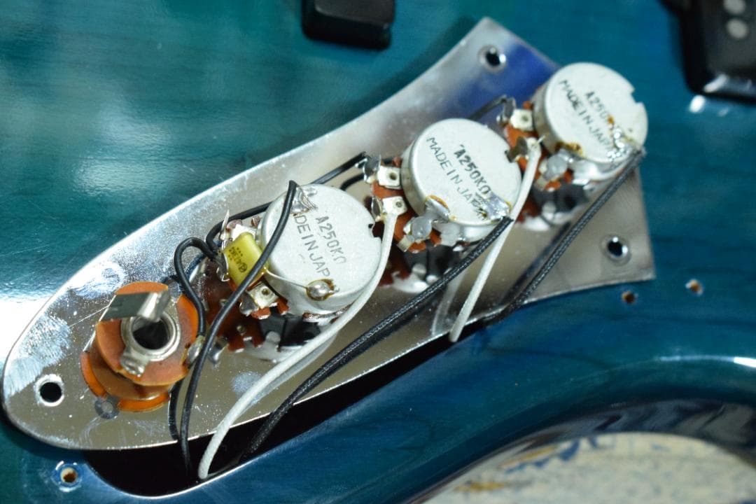 Blade Levinson Limited Jazz Bass 状態良好！