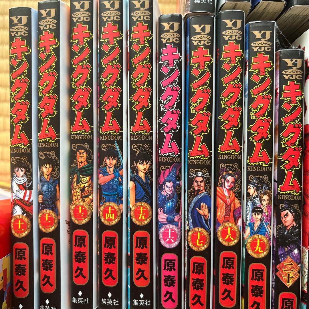•キングダム 1巻〜69巻　 •キングダム公式問題集1冊　公式ガイドブック2冊