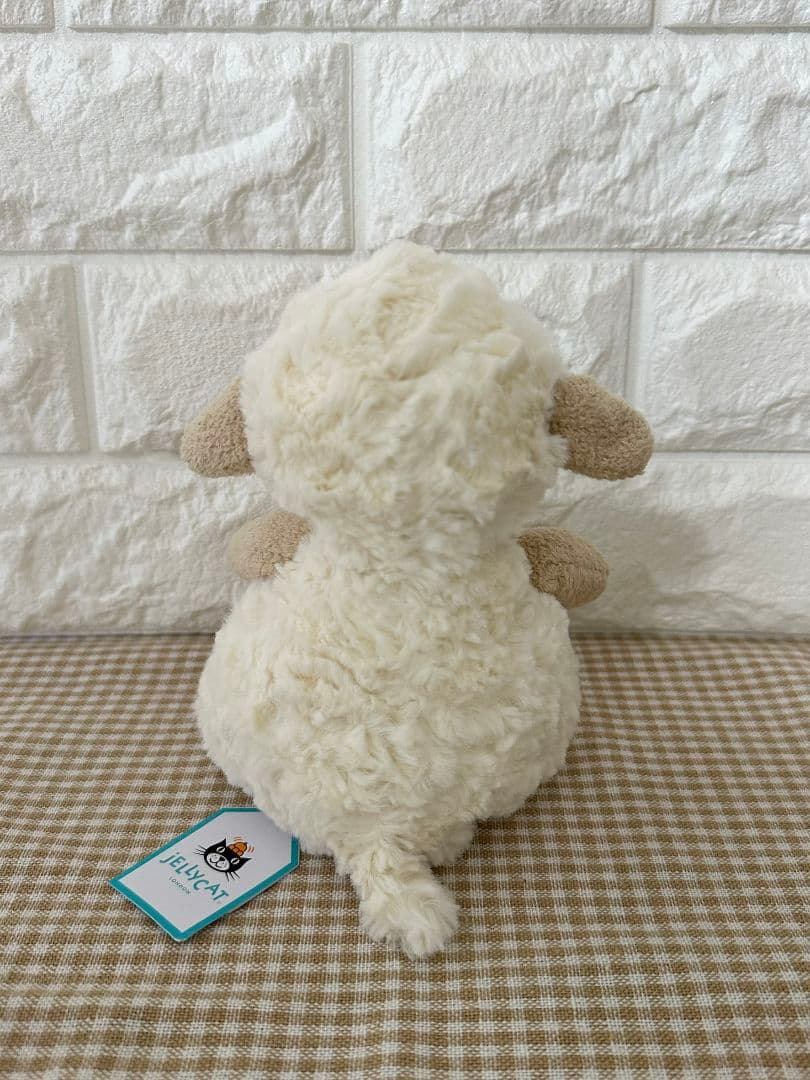  羊のぬいぐるみ