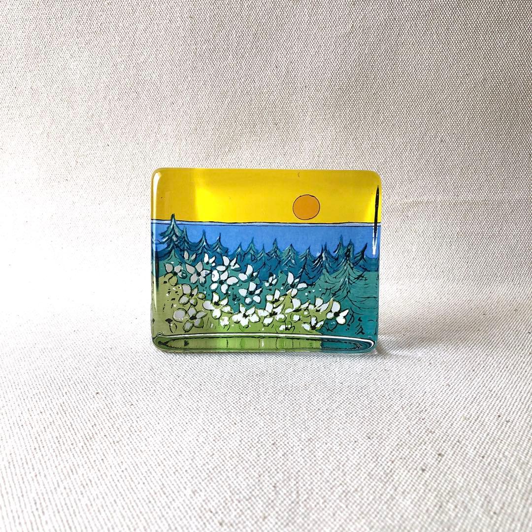 北欧の太陽と白い花のガラスカード(大)／ イッタラ　フィンランド