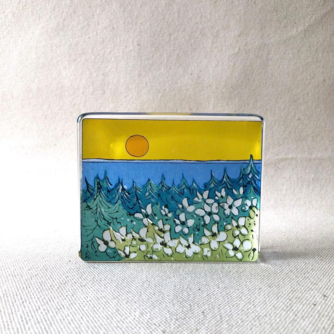 北欧の太陽と白い花のガラスカード(大)／ イッタラ　フィンランド