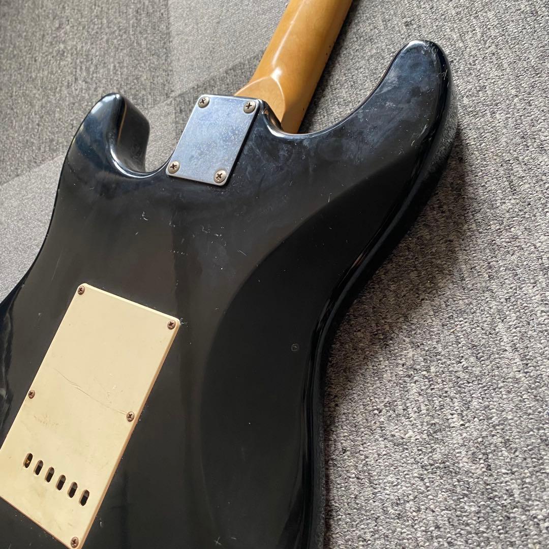 ブラック ストラトキャスター 社ロゴ付きノーブランド ブラッキー ビンテージ