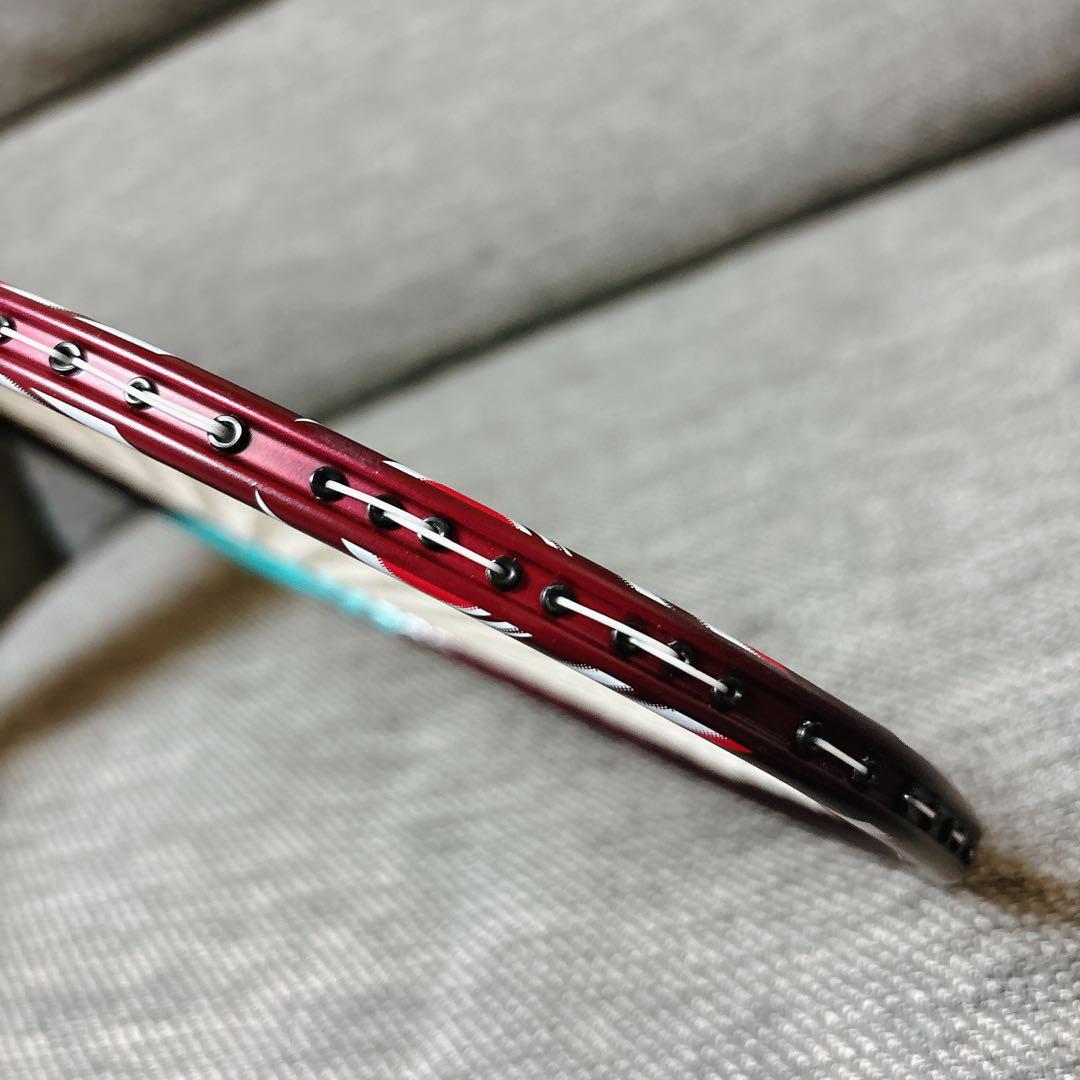 バドミントン　ラケット　 アストロクス 100ZZ クレナイ　4UG5 希少品