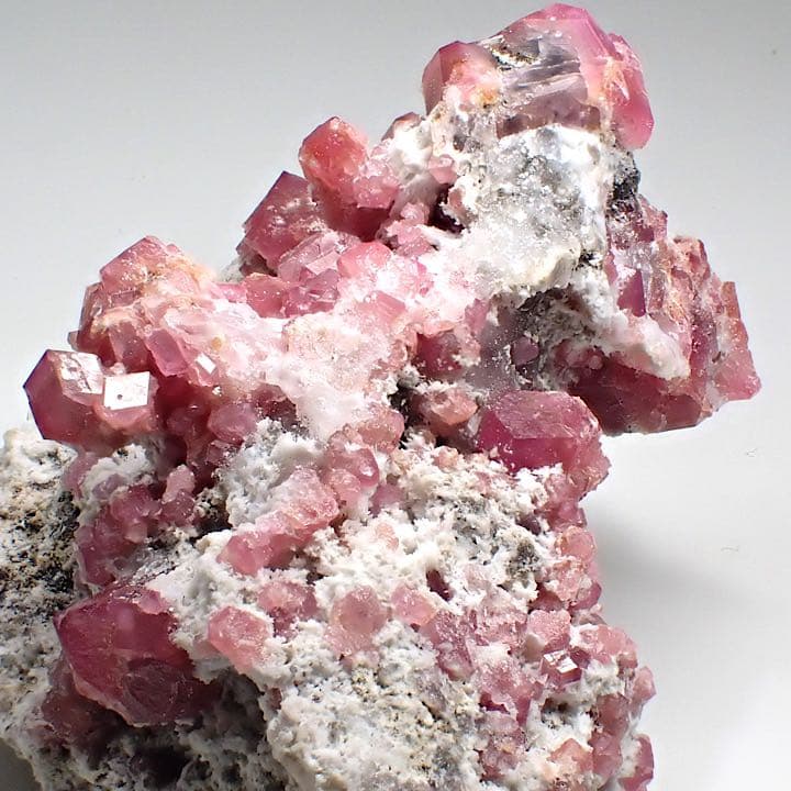 【メキシコ/シエラ・デ・クルセス鉱山産】ピンクグロッシュラーガーネット