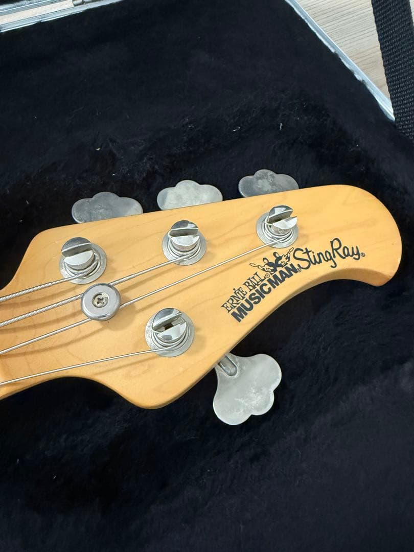 ベース　MUSIC MAN Sting Ray