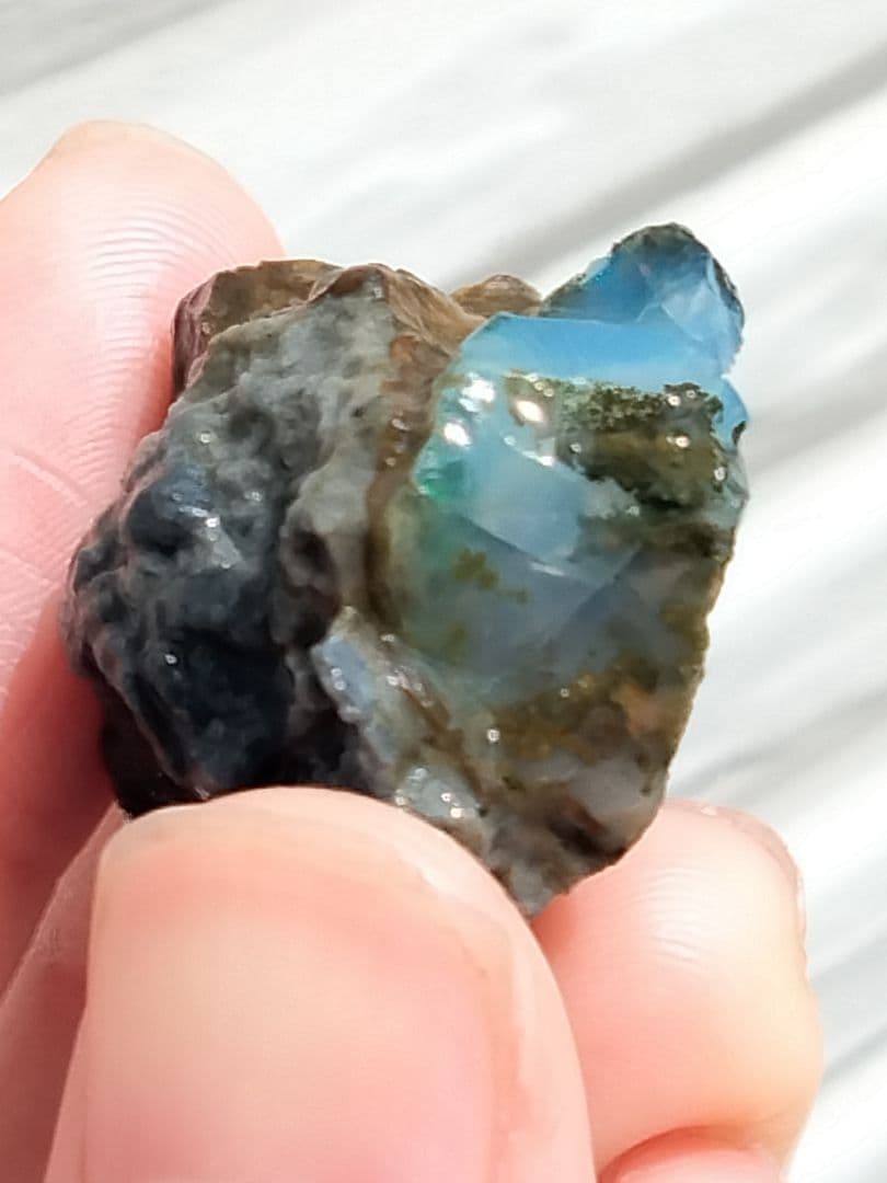 国産オパール　原石　国産　鉱物　国産鉱物　オパール　原石　番号88美しいオパール