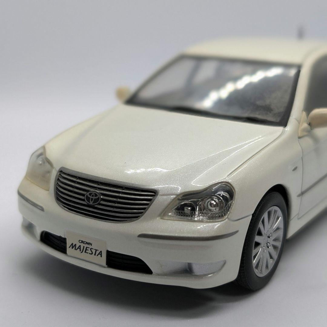 トヨタ クラウン マジェスタ ホワイトパールクリスタルシャイン カラーサンプル