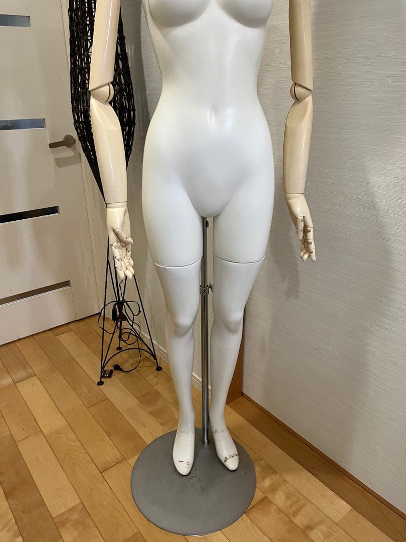女性マネキン ホワイト 円形スタンド付き