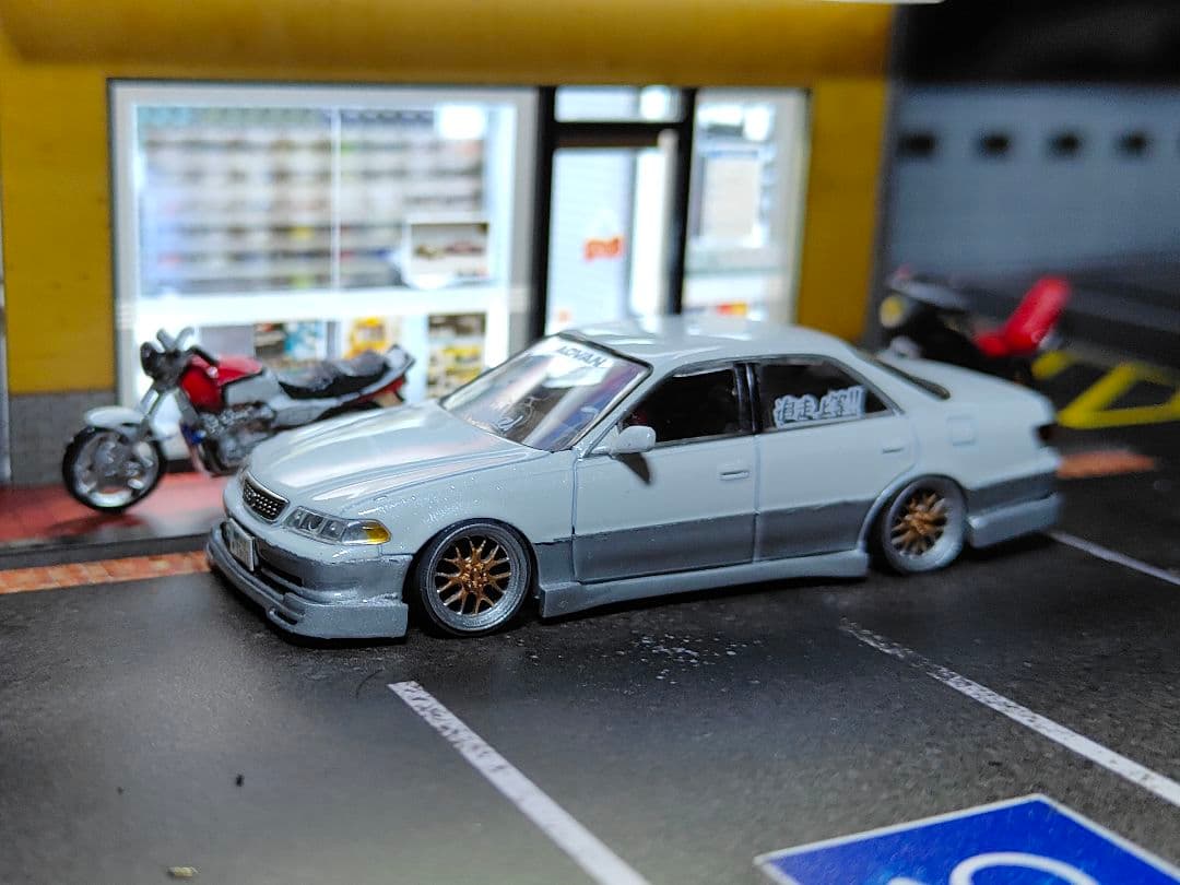 トミカ改造 トヨタ マークII 純正エアロ ツートン 白銀 深リムホットウィール