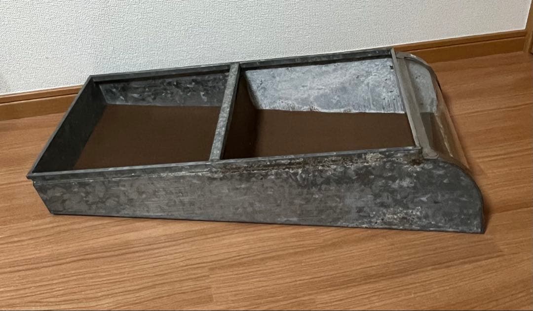 【2月限定価格】昭和レトロ　ブリキ製ショーケース（2枚扉、取り外し可能）