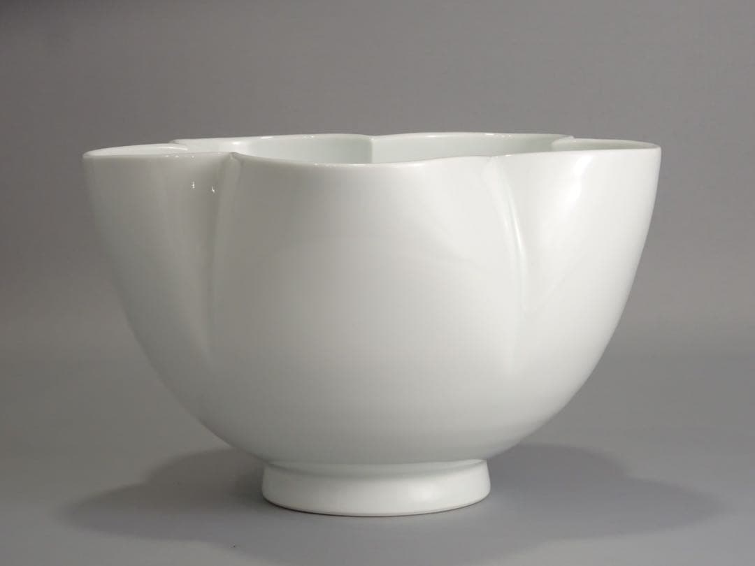 人間国宝　井上萬二　本人作　白磁　花形　花器　合わせ箱　花瓶　壺　花入　有田焼