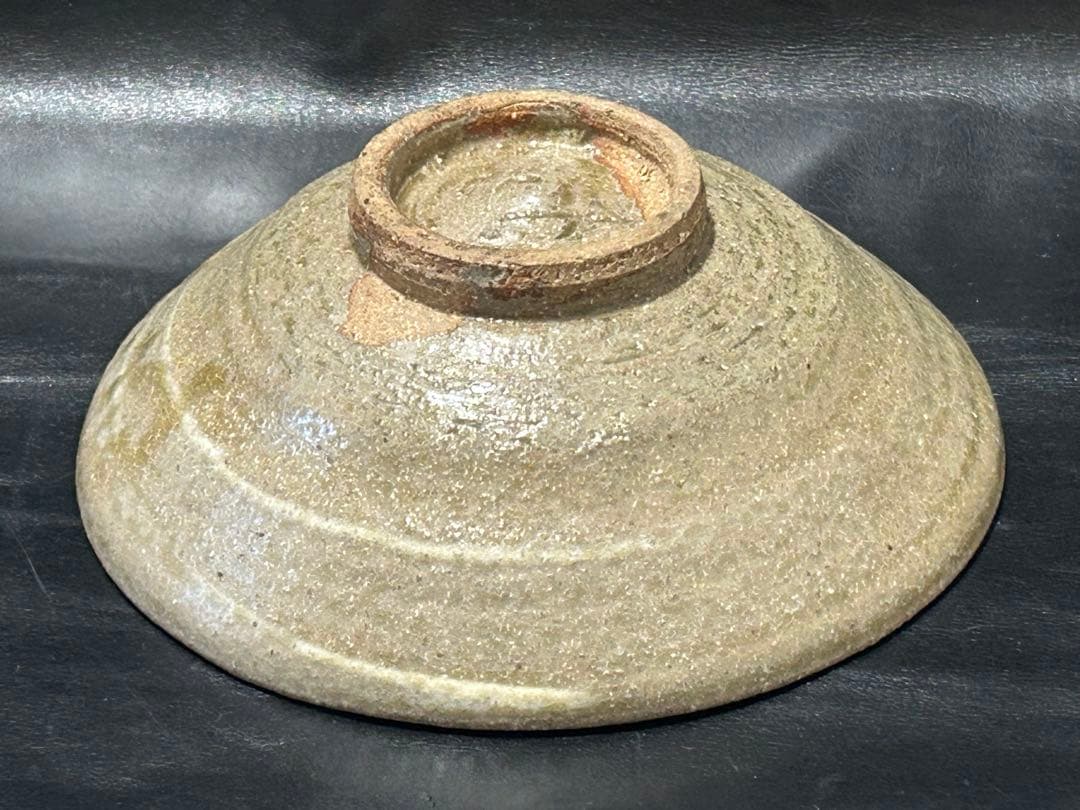 美しい古美術◾️蔵から深みのある緑色の釉薬が流れる上品で美しい平茶碗が出て来ました