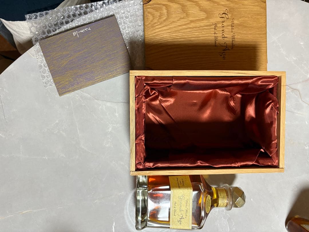 Nikka Whisky Grand Age 木箱入り