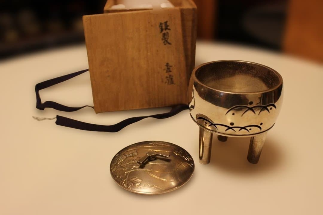 宮内省御用　服部製　純銀　丸形透かし香炉　241ｇ　　香道具銀瓶湯沸鉄瓶