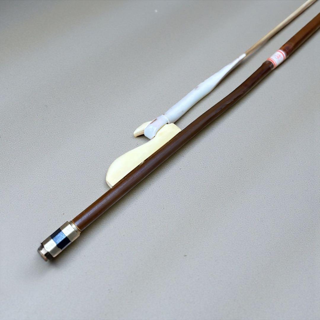 美品✨二胡 木製 蛇皮良好 琴筒内 印あり 弓・ケース（オマケ）付 中国楽器
