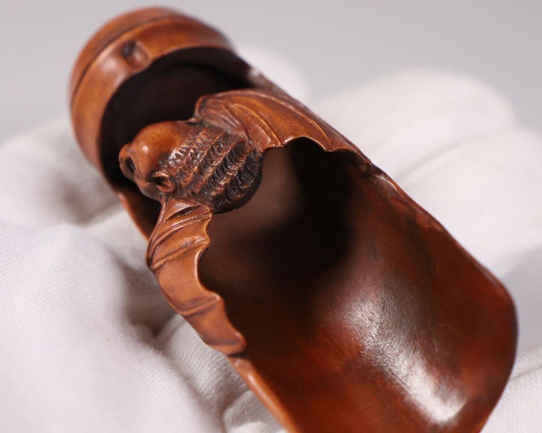 木製 提物 根付 玉松(銘) 茶合形 蝙蝠 彫刻 木彫り【MA926】