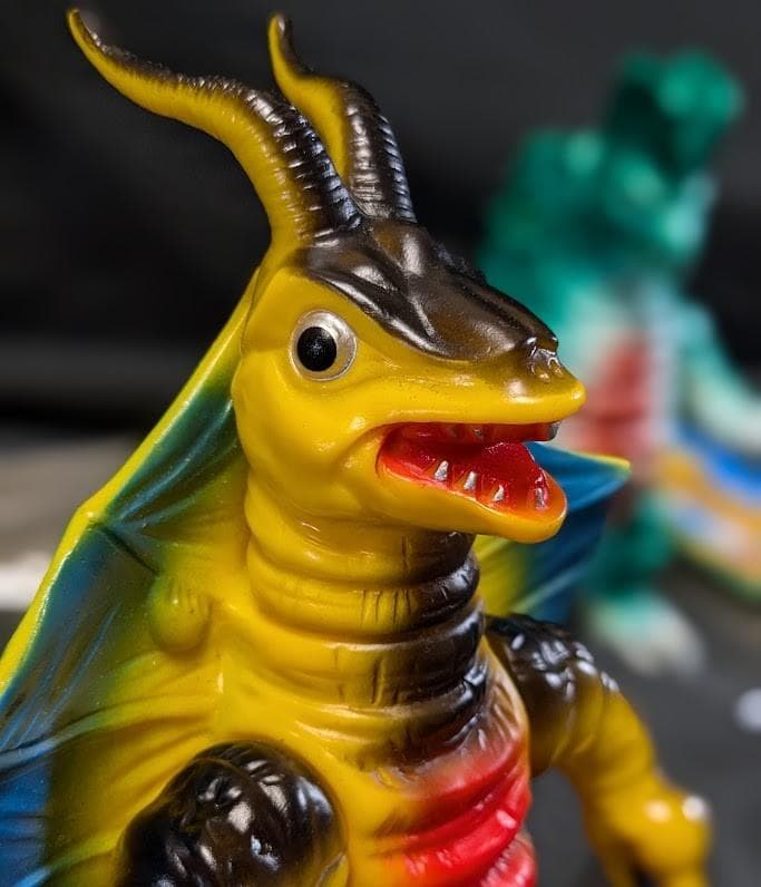 キングマイマイ成虫＆幼虫（ブルマァク復刻・怪獣郷）ソフビフィギュア２体セット