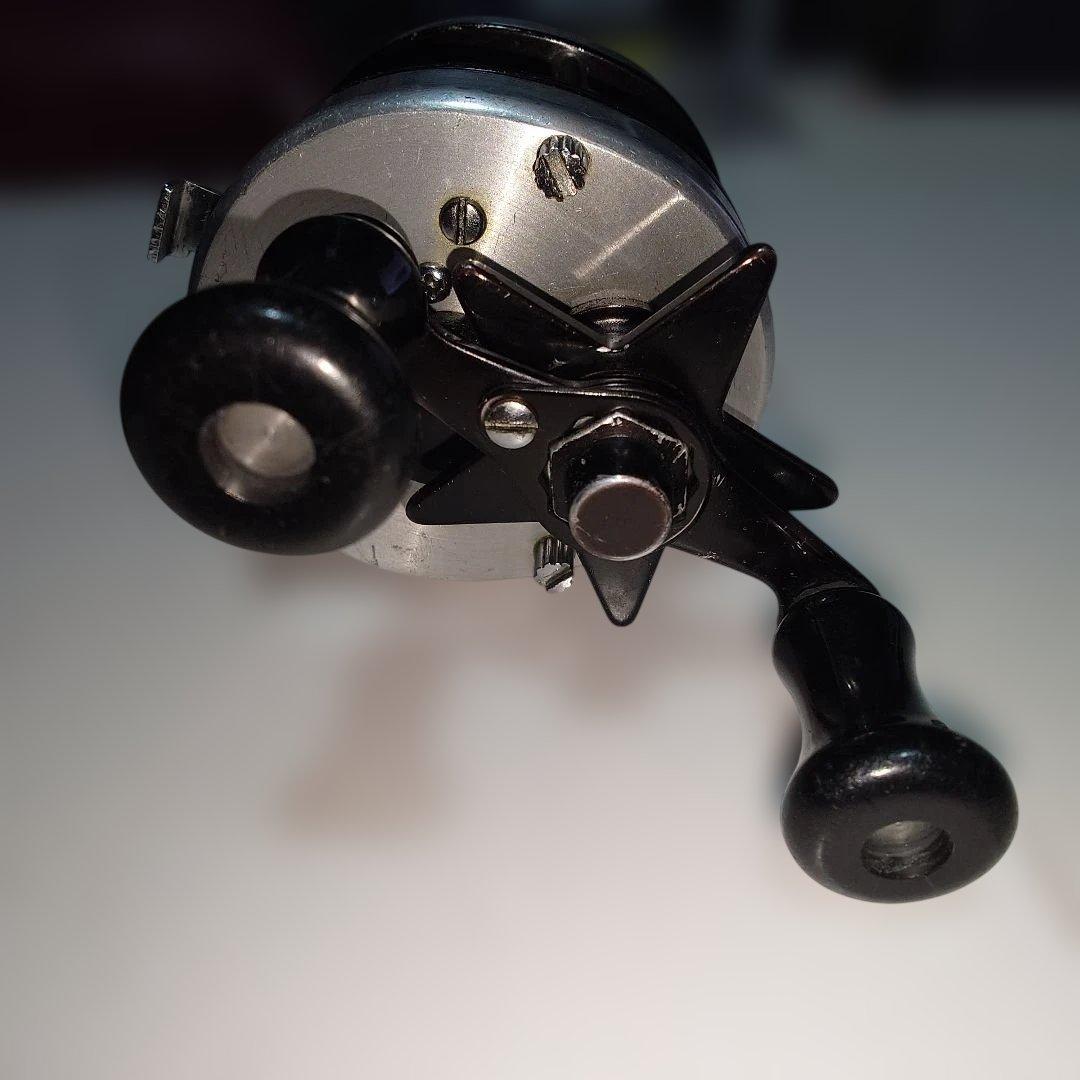 Pflueger フルーガー 2600 ベイトリール